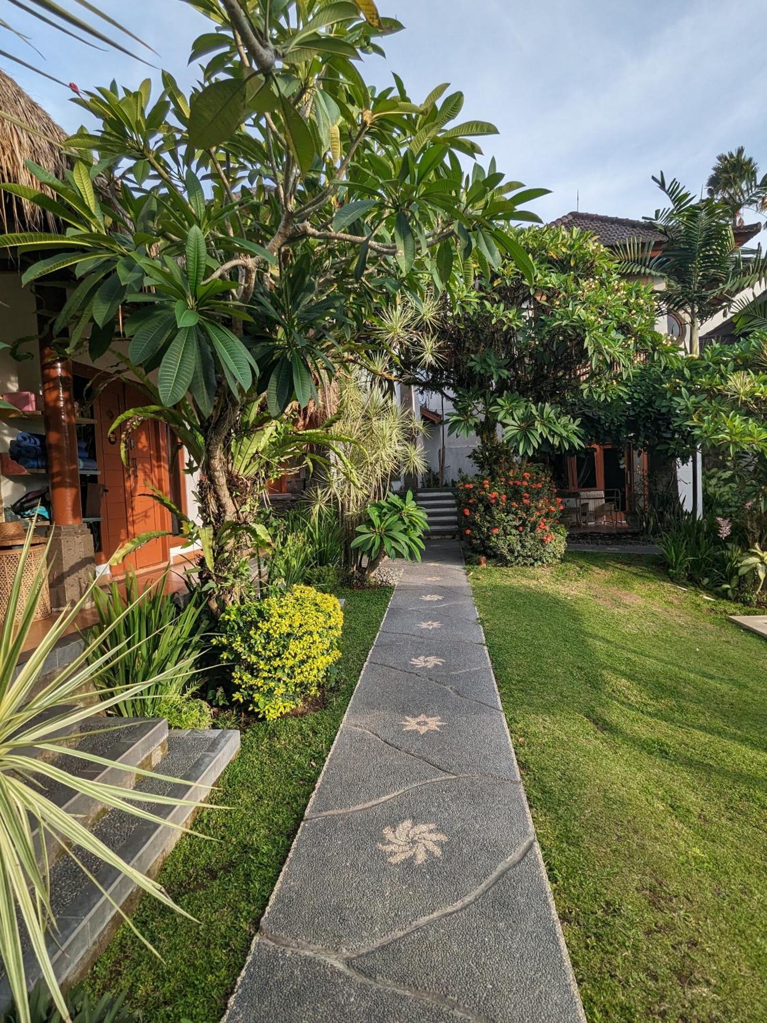 Kamayana, Peaceful & Quiet 6Br Villa With Huge Pool And Tropical Garden Canggu Екстериор снимка