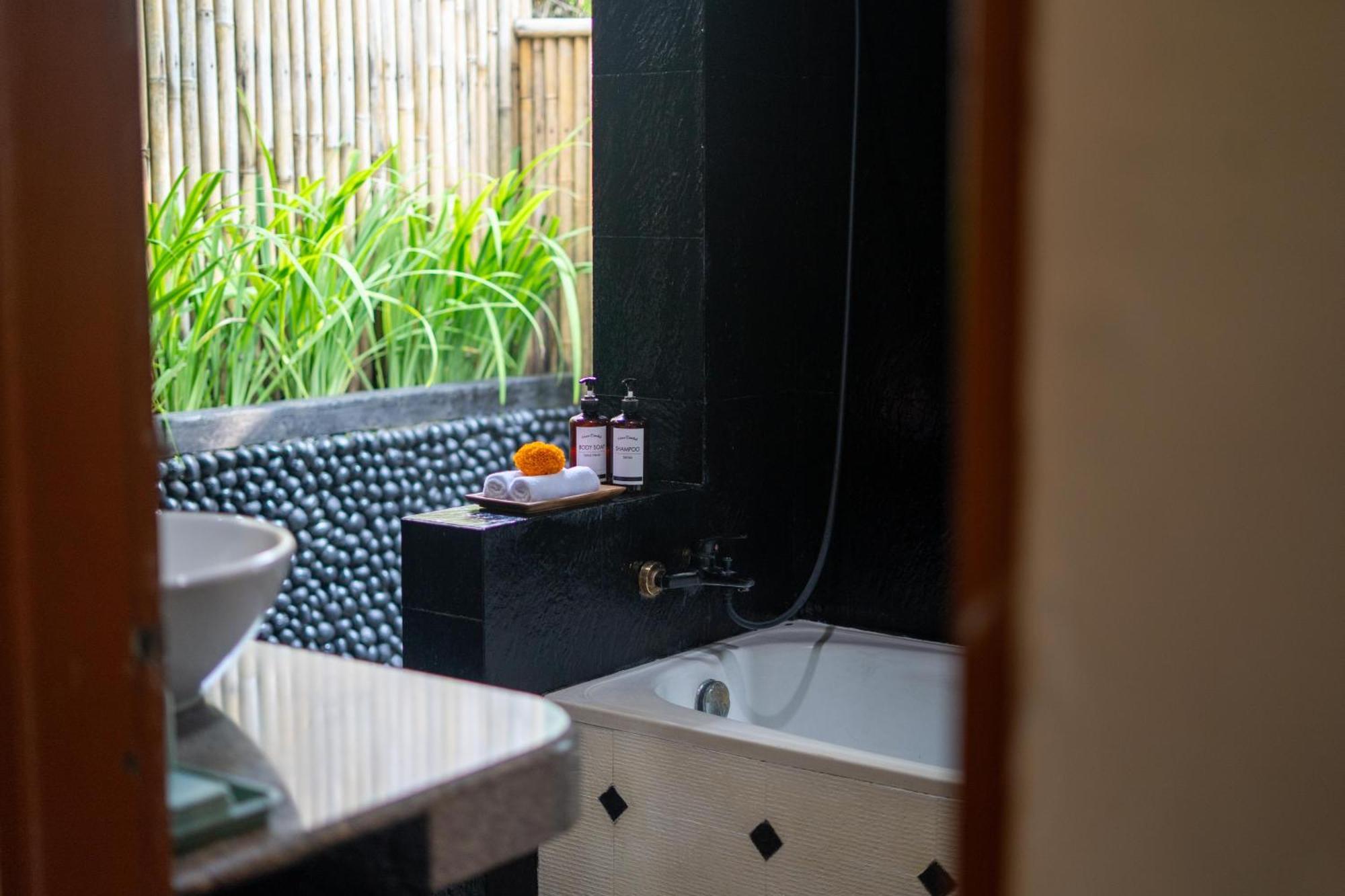 Kamayana, Peaceful & Quiet 6Br Villa With Huge Pool And Tropical Garden Canggu Екстериор снимка